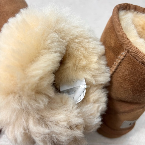 UGG Classic Tan Suede Boots Toddler Size 9 - Picture 9 of 12